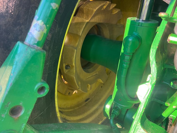 john-deere-8110-image-35