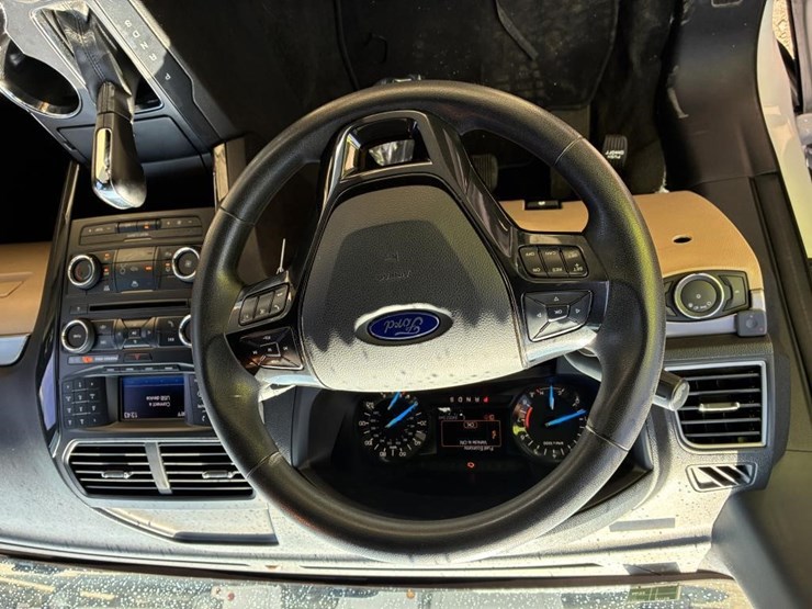 2017-ford-explorer-image-17
