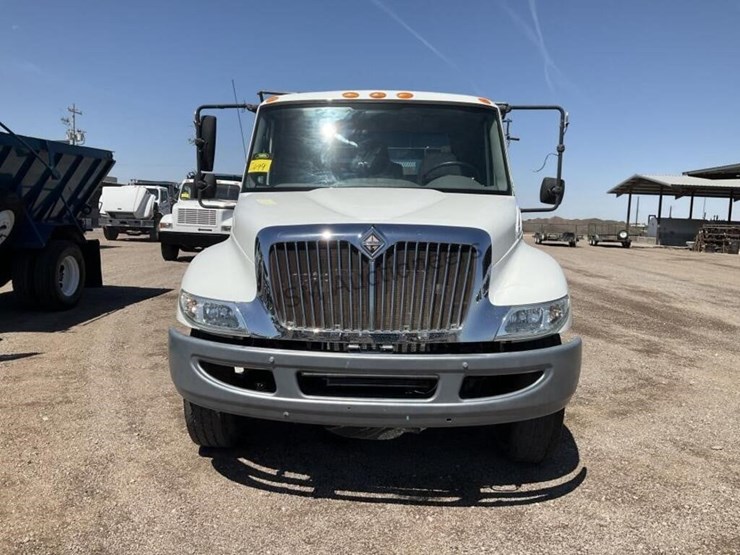 2007-international-durastar-4300-image-2