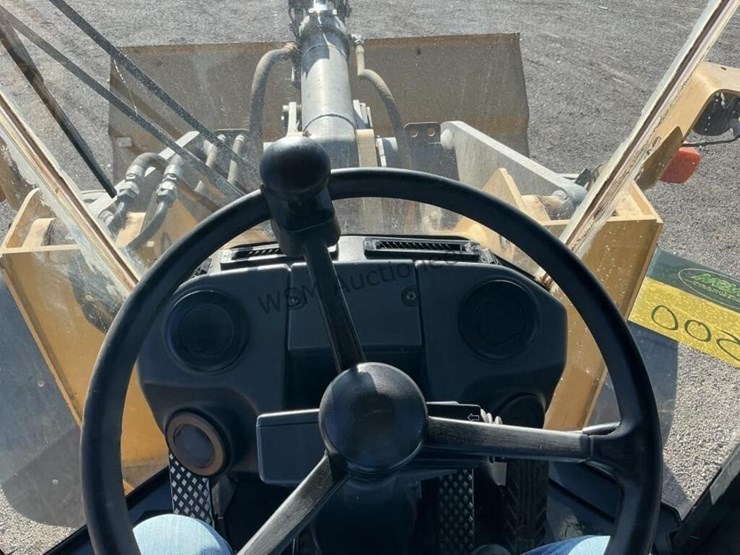 2017-deere-624k-image-22