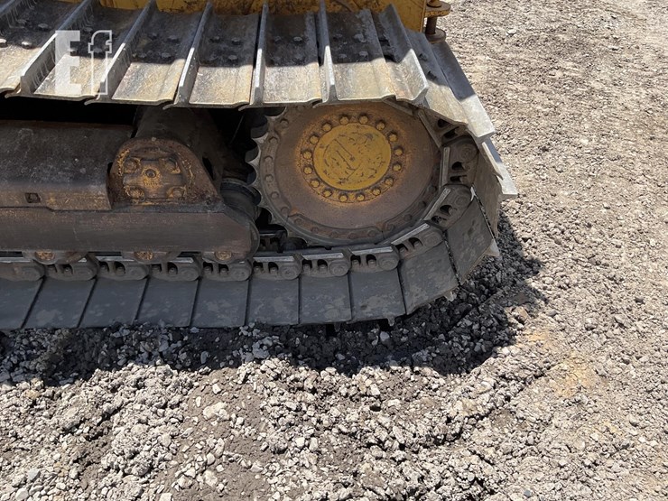 2004-deere-700h-image-9
