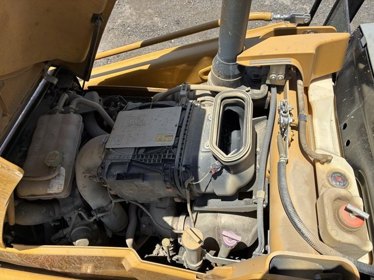 2022-caterpillar-430-image-42