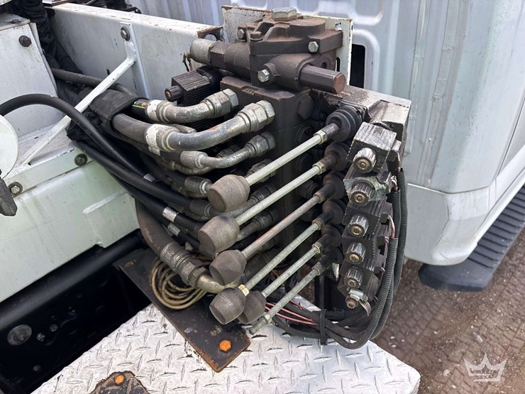 2017-ford-f550-image-26