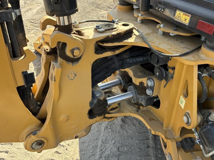 2022-caterpillar-430-image-23