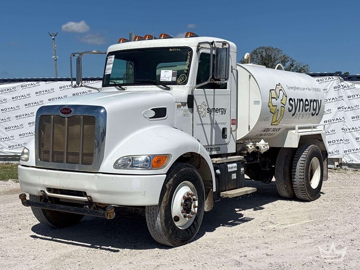 2017-peterbilt-337-image-1