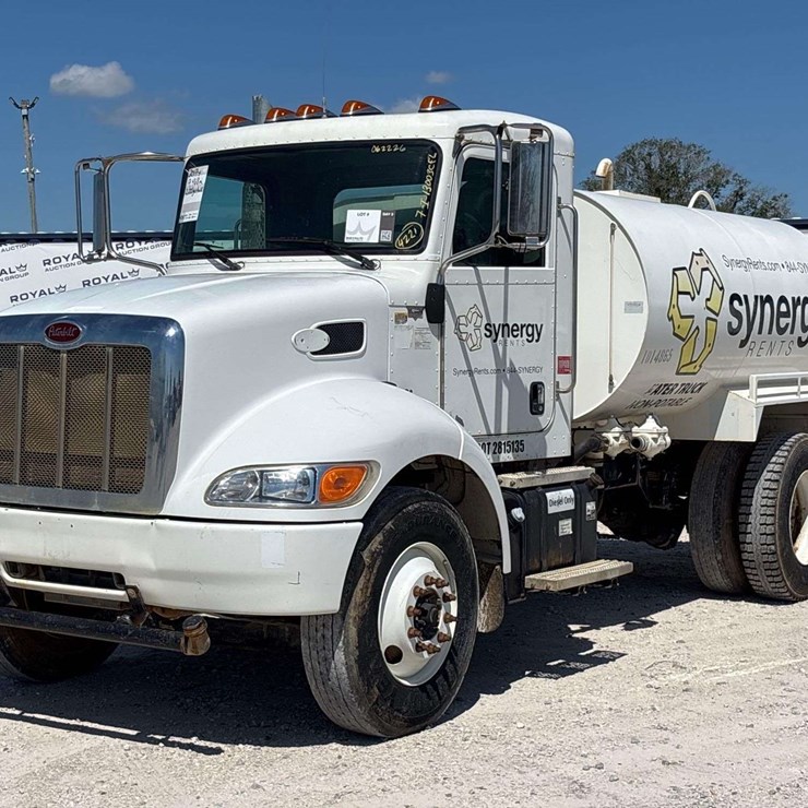2017 PETERBILT 337