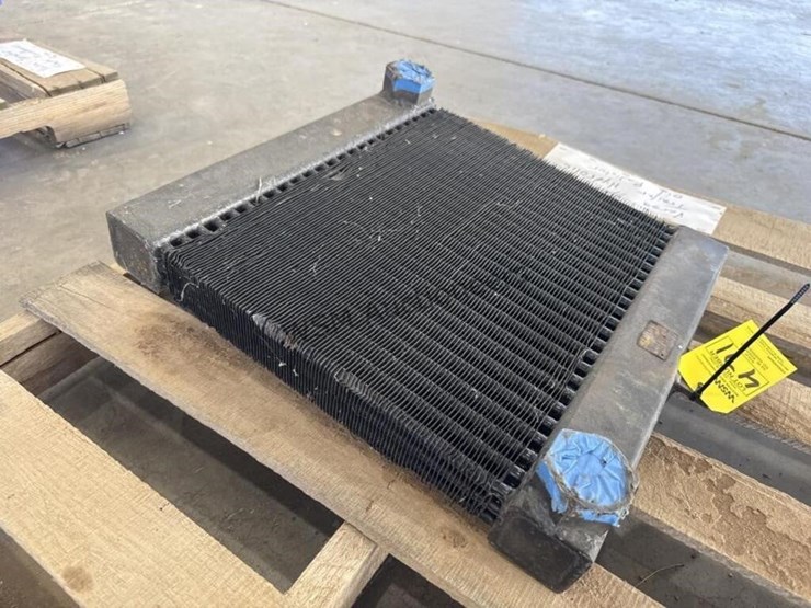 versa-spreader-trailer-hydraulic-fluid-radiator-image-3