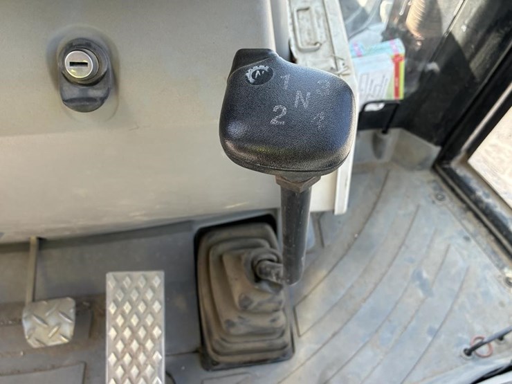 2014-caterpillar-430e-image-35