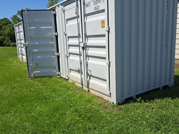 like-new-40ft-shipping-container,-used-very-little,-with-4-side-doors-image-1