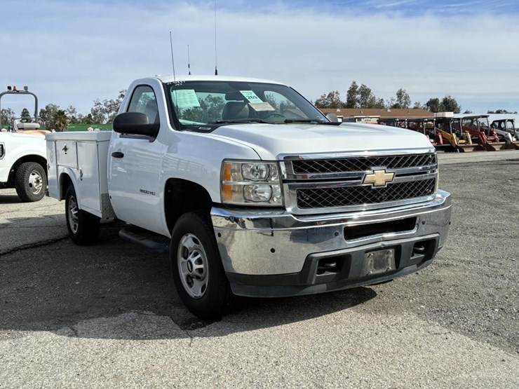 2011-chevrolet-2500hd-image-2
