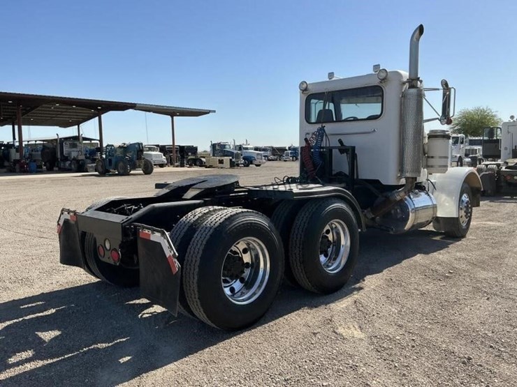 2000-peterbilt-379-image-4