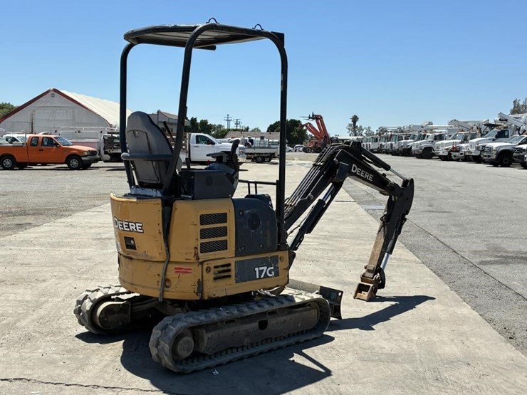 2016-deere-17g-image-3