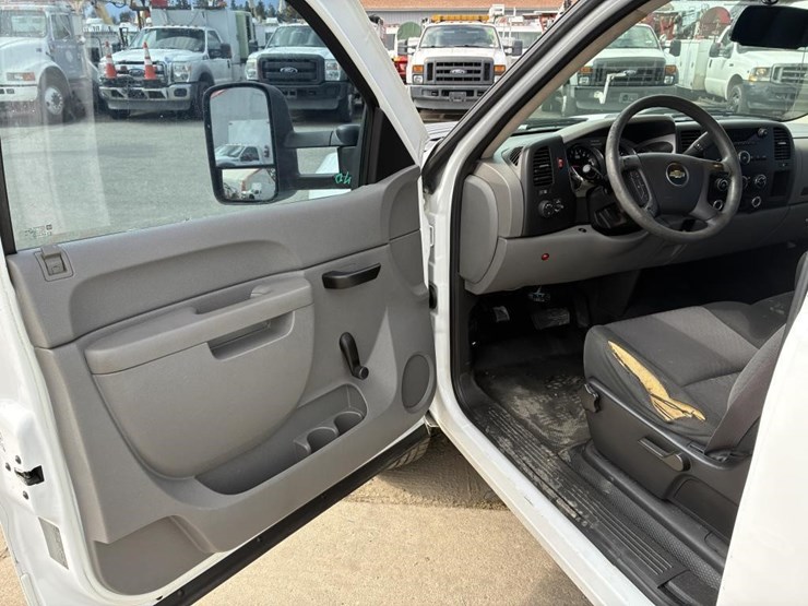 2013-chevrolet-silverado-2500-image-11