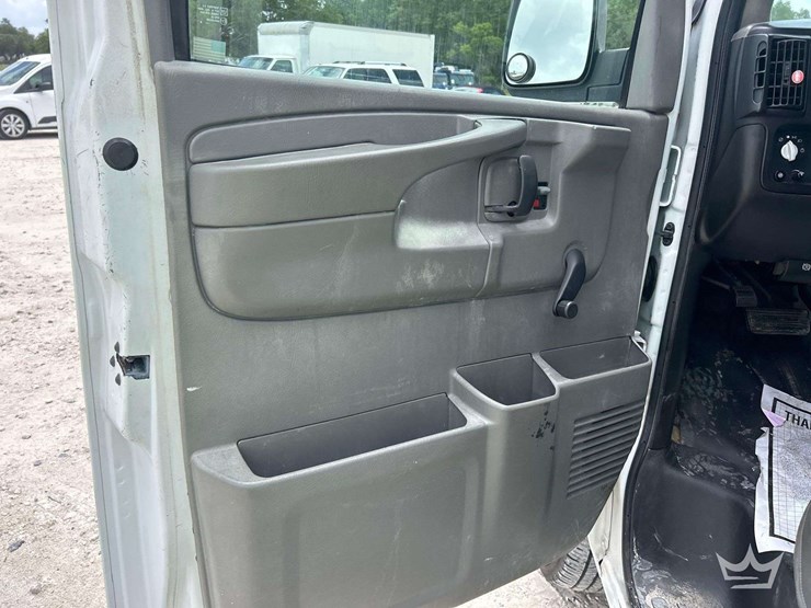 2006-chevrolet-express-knapheide-kuv-enclosed-service-van-image-11