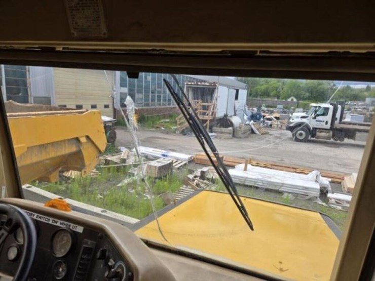 1996-caterpillar-d250e-image-46