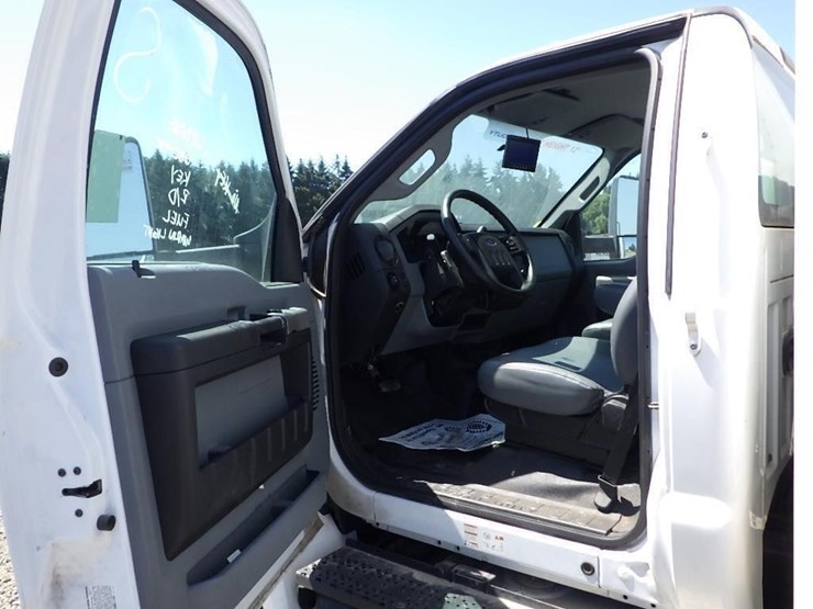 2017-ford-650-image-22