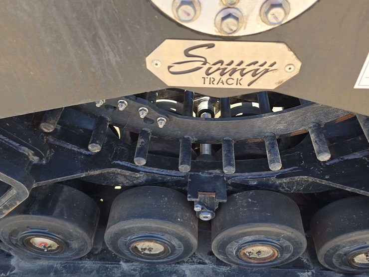 saucy-combine-tracks,-32''-very-low-use,-have-the-adapter-to-fit-a-jd-combine,-used-on-1-season-image-7