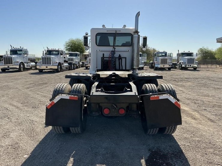 2000-peterbilt-357-image-5