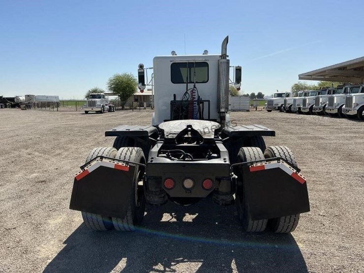 1996-peterbilt-379-image-5