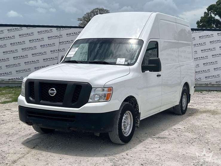 2017-nissan-nv2500hd-image-1