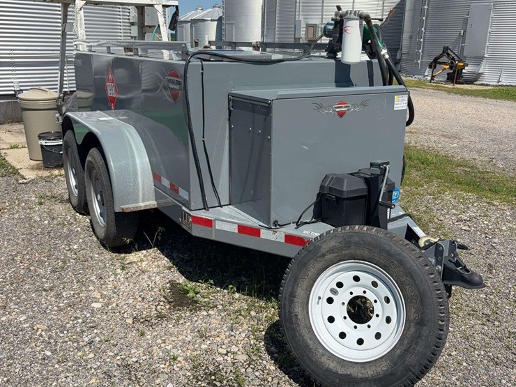 2023-thunder-creek-fuel-trailer,-990-gallon-of-fuel,-55-gallon-def-tank,-electric-pump-1-1/2''-hose,-tandem-axle,-spare-tires,-bumper-hitch-image-2