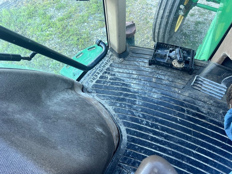 john-deere-8110-image-23