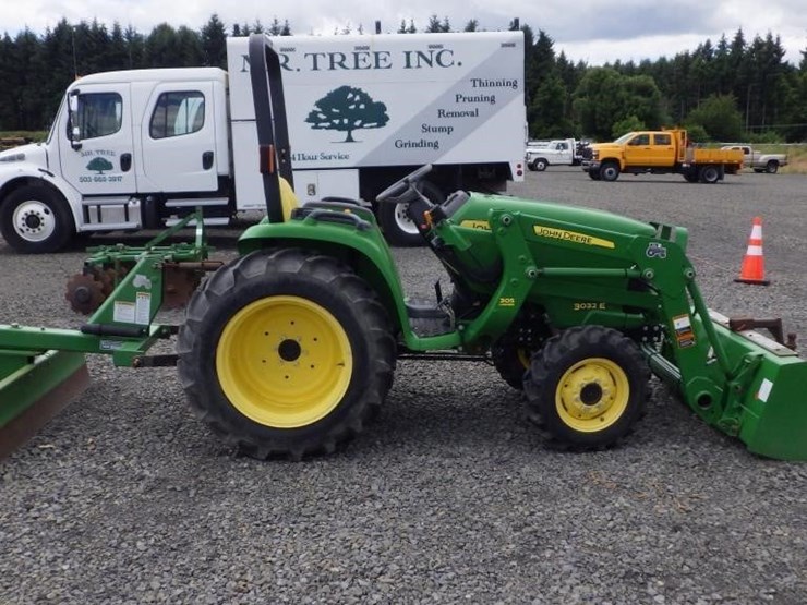 john-deere-3032e-image-4