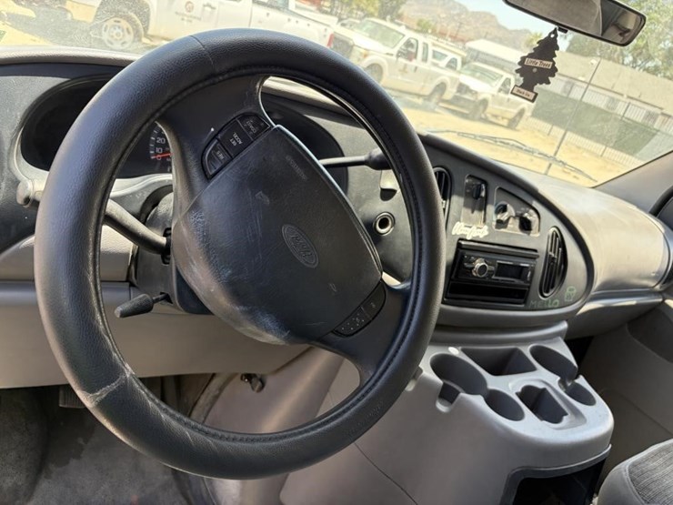 2002-ford-e350-image-16