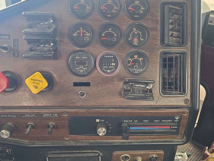 1991-freightliner-semi,-wet-kit,-9-speed,-air-brakes,-twin-fuel-tanks,-aluminum-ris,-ss-fenders,-11r24.5,-detroit-diesel-60-series,-air-slide-5th-wheel,-vin--1fuvdseb5lh392980-image-17
