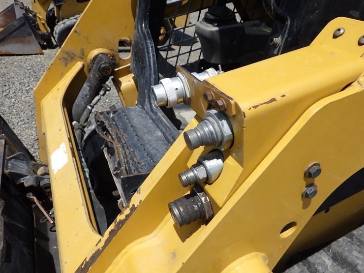 2018-caterpillar-239d-image-14