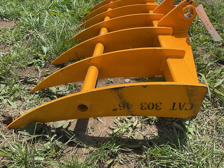 caterpillar-303-image-3