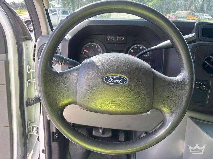 2019-ford-e350-image-14