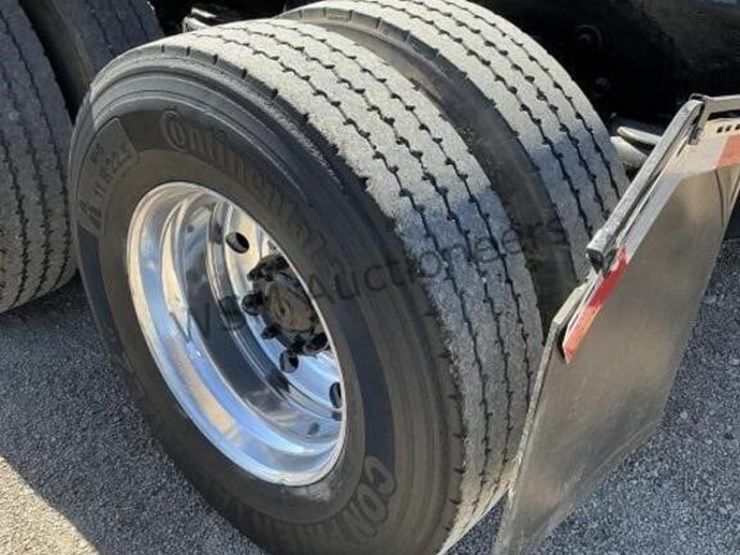 1996-peterbilt-379-image-7