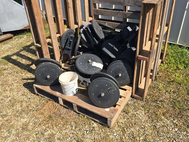 16-kinze-closing-wheel-systems-image-1