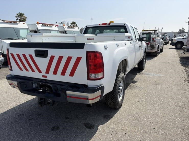 2012-gmc-2500-image-3