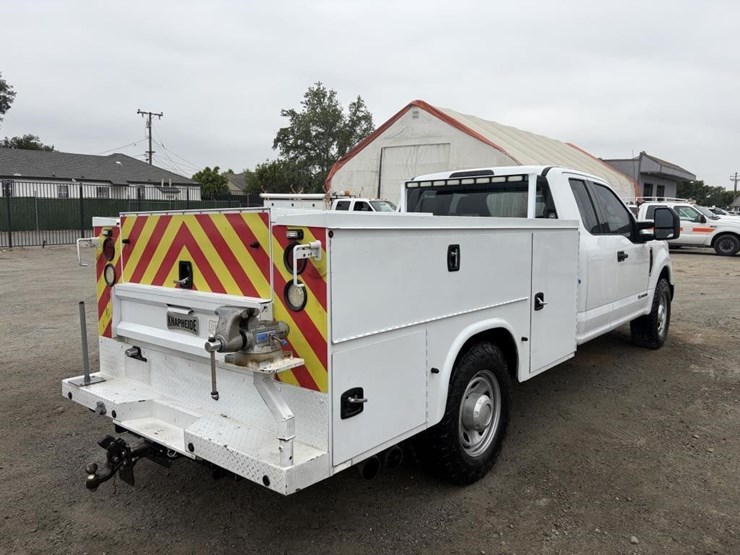 2017-ford-f350-xl-image-3