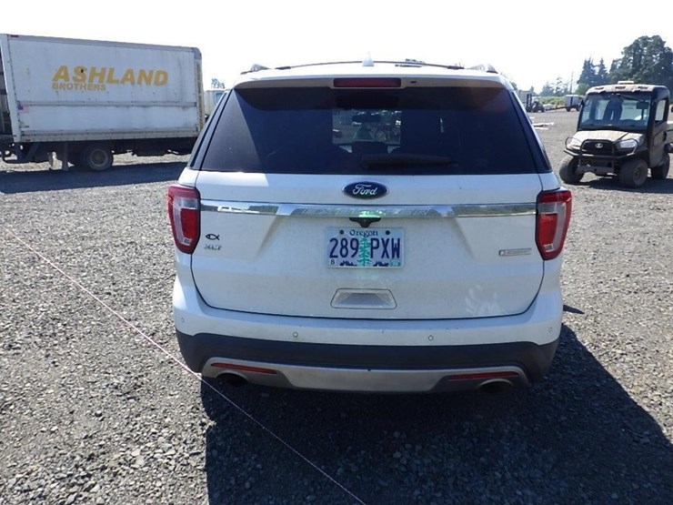 2016-ford-explorer-image-6