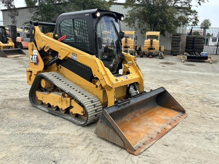 2019-caterpillar-259d3-image-2
