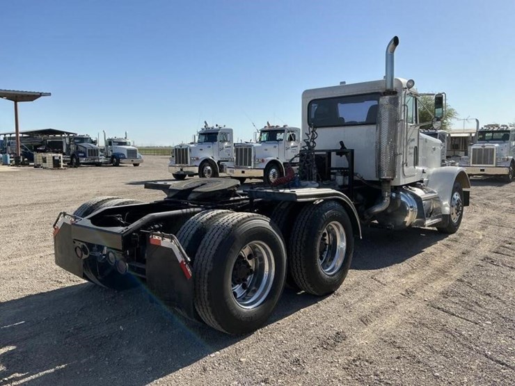 2001-peterbilt-379-image-4