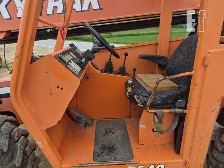 2008-jlg-6042-image-10
