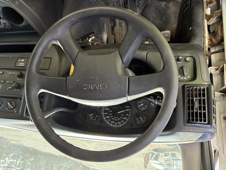 2003-gmc-3500-image-16