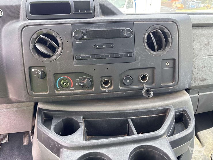 2014-ford-cargo-image-11