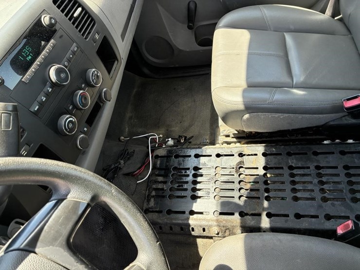 2011-chevrolet-silverado-2500-image-20