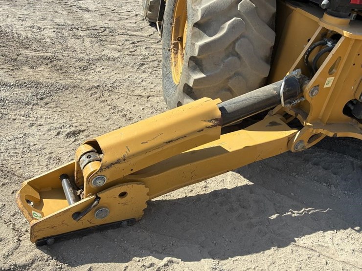 2022-caterpillar-430-image-24