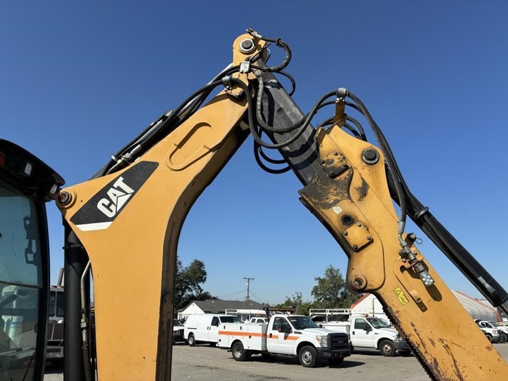 2014-caterpillar-430e-image-14
