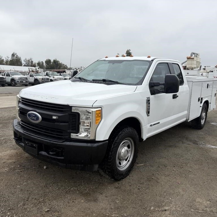 2017 FORD F350 XL
