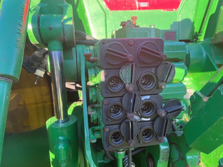 john-deere-8110-image-34