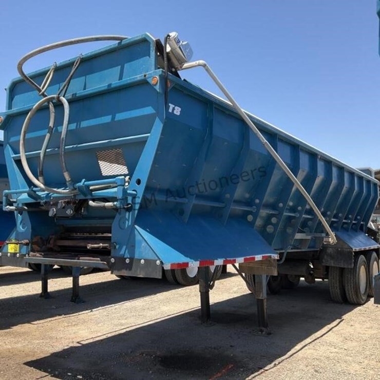 2012 Versa V-Bottom Spreader Trailer