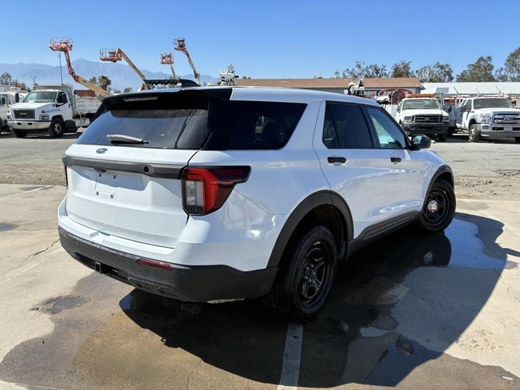 2025-ford-explorer-image-3