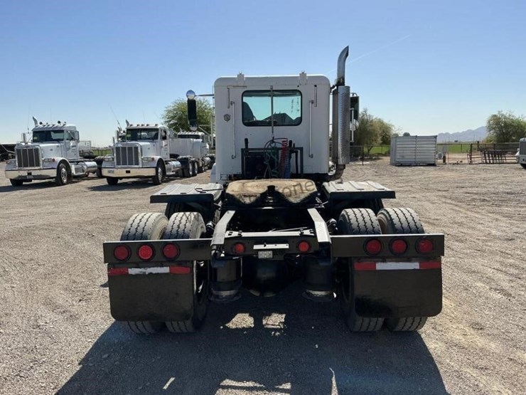 1999-freightliner-fld120-image-5
